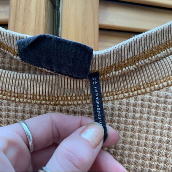 Urban Outfitters Tan Thermal size XS - Picture 3 of 6
